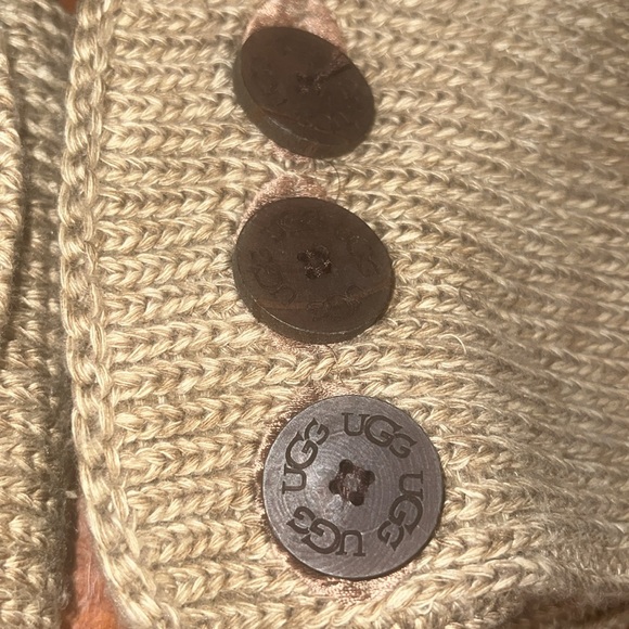 UGG  Women's Knit 3 Button Winter Boots size 9 - Picture 2 of 6